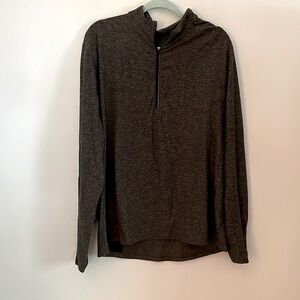 Men’s Lululemon 1/4 zip pull over in Nulu